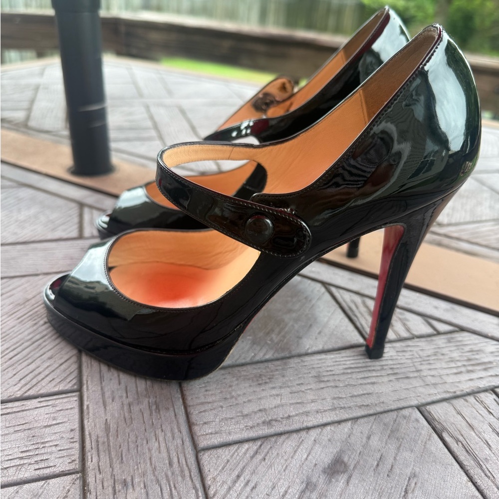 CHRISTIAN LOUBOUTIN Black Patent Leather Peep-Toe Mary Jane Platform Pum…